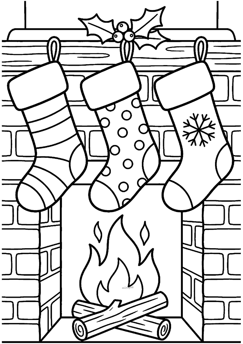 Kleurplaat van drie kerstkousen aan bakstenen schoorsteen boven brandend houtvuur met hulsttakje erboven