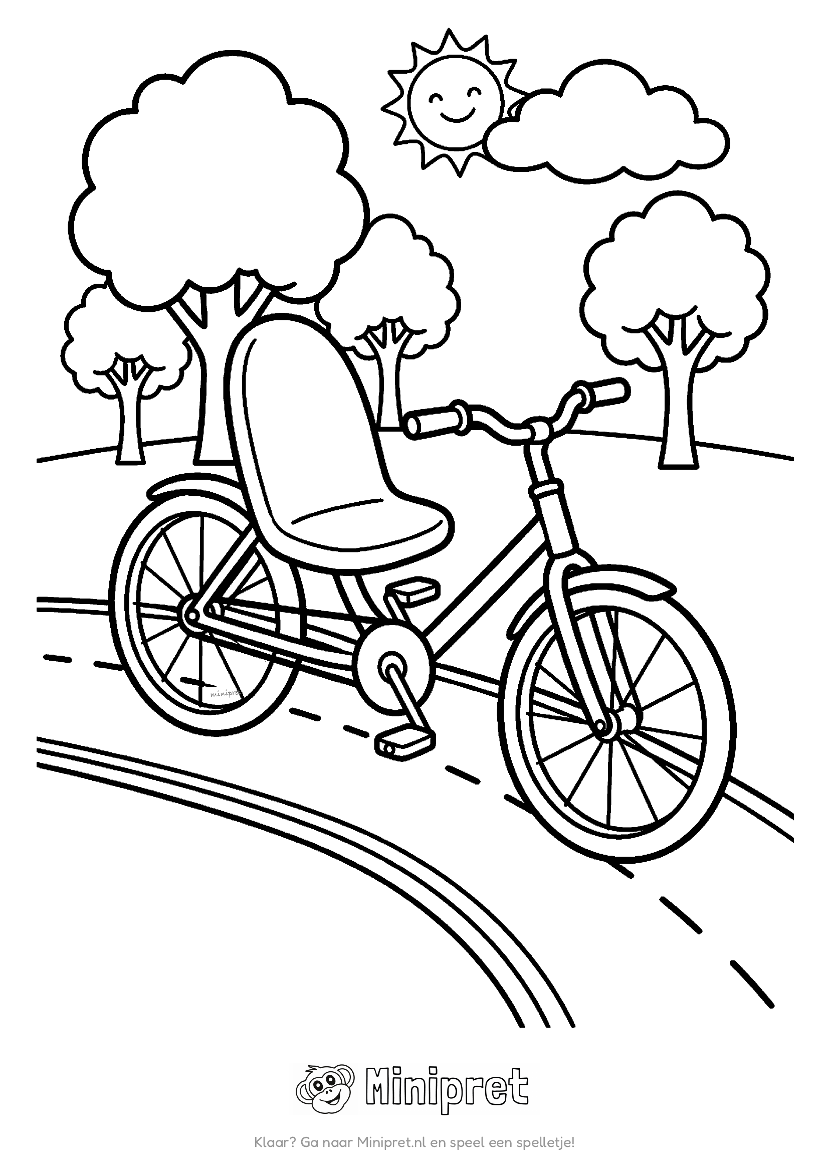 Ligfiets met grote rugleuning-stoel staat op een fietspad door een park met bomen en een lachende zon erboven