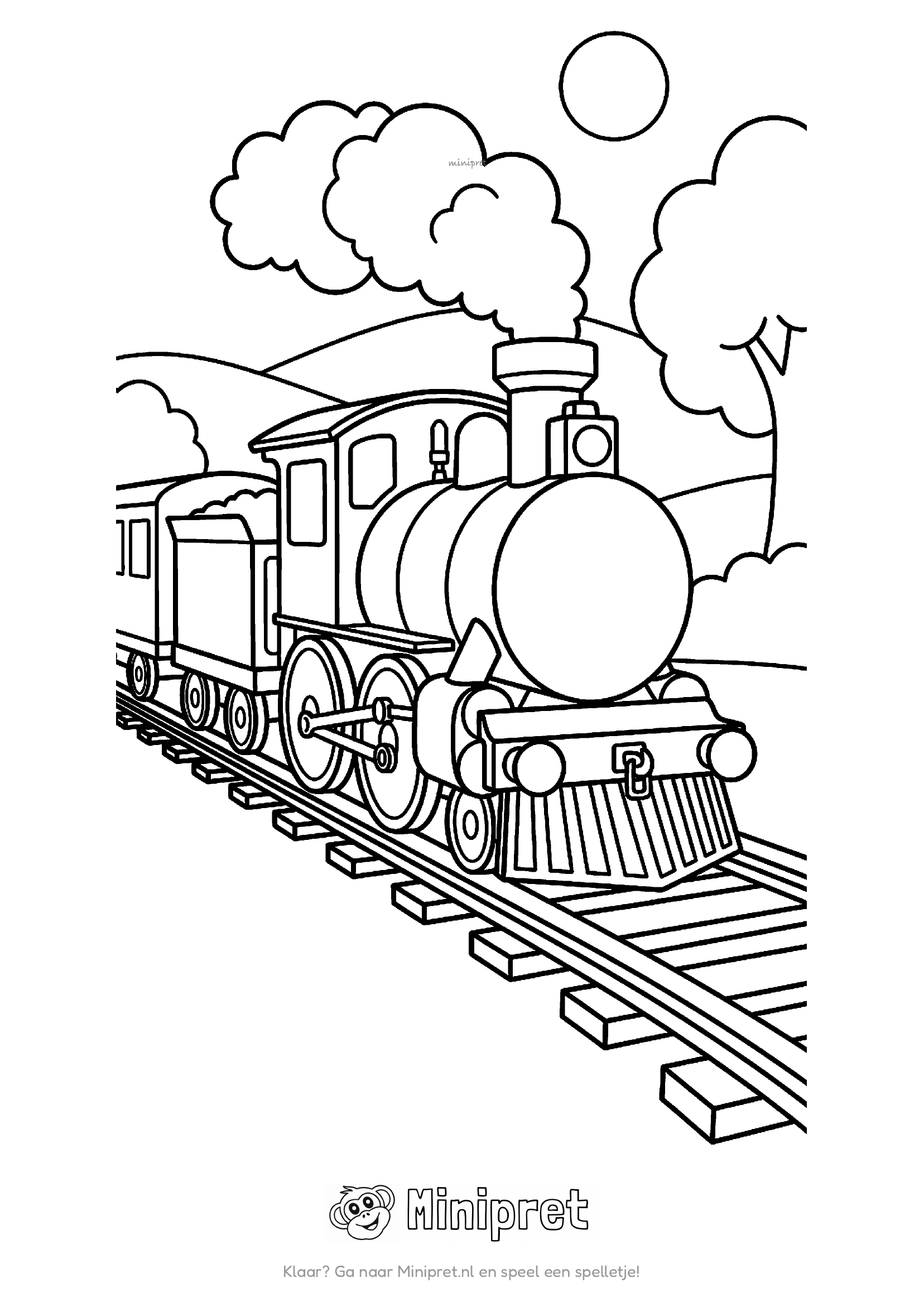 Klassieke stoomtrein met dikke rookpluim op rails door een landschap met heuvels, bomen en zon erboven