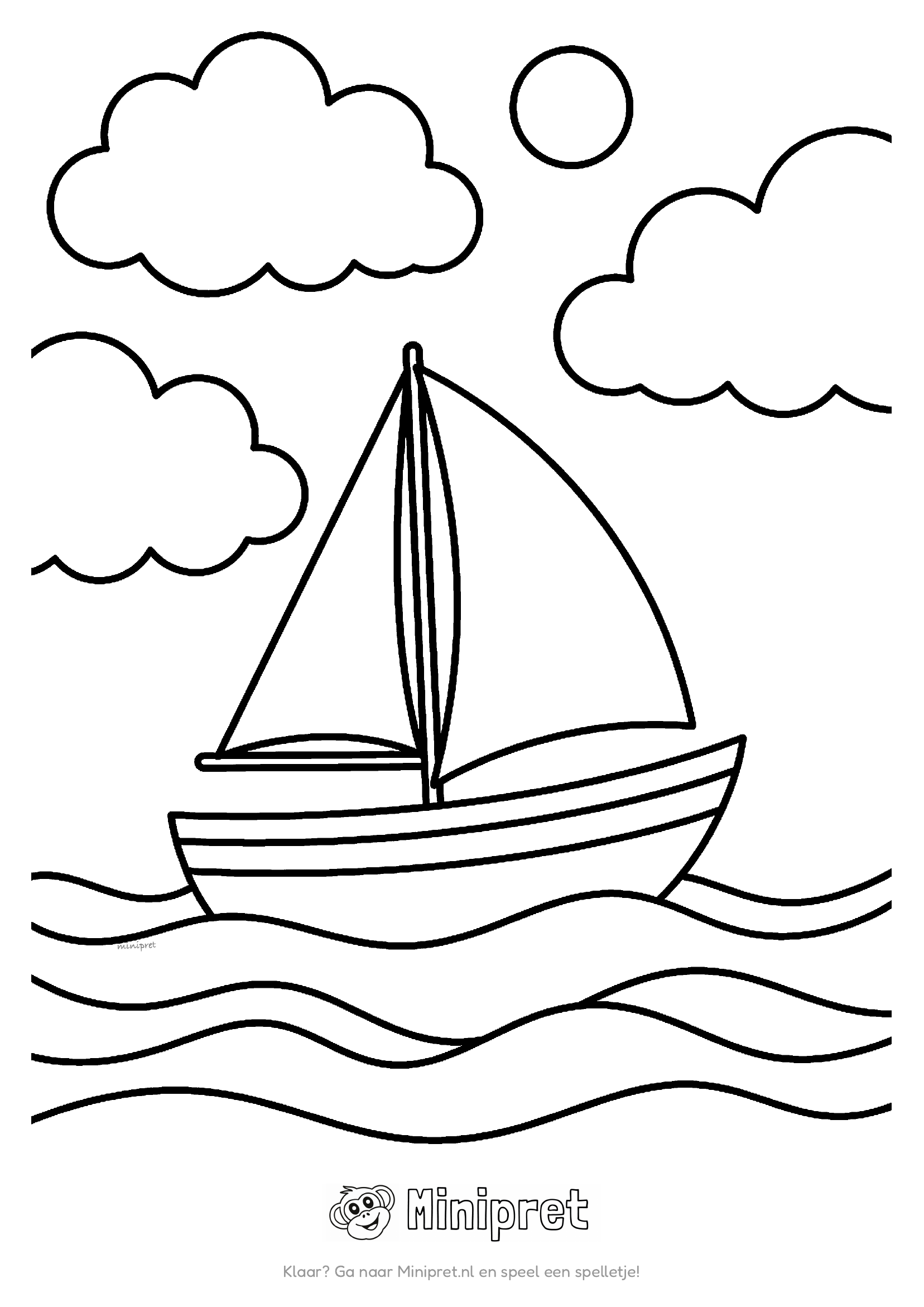 Zeilboot met grote zeilen drijft op golvend water, met een ronde zon en drie pluizige wolken aan de hemel