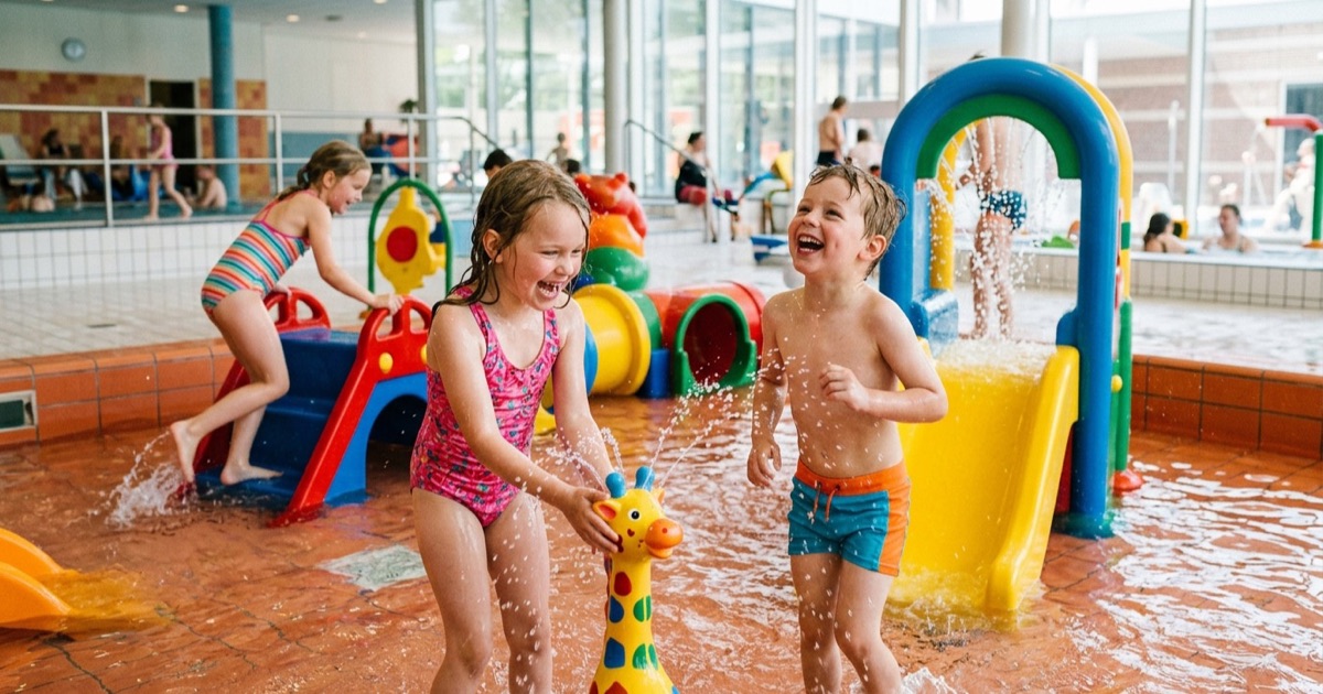 Met kinderen bij regen in Friesland